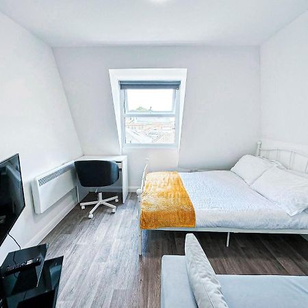Lovely Studio Apartment Мейдстон Экстерьер фото