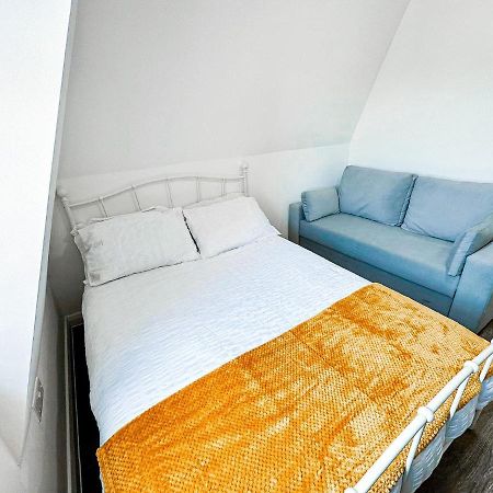 Lovely Studio Apartment Мейдстон Экстерьер фото
