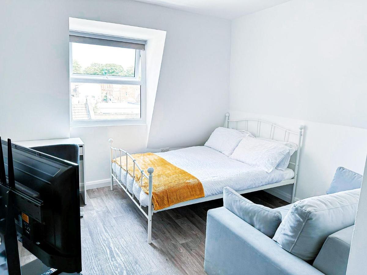 Lovely Studio Apartment Мейдстон Экстерьер фото