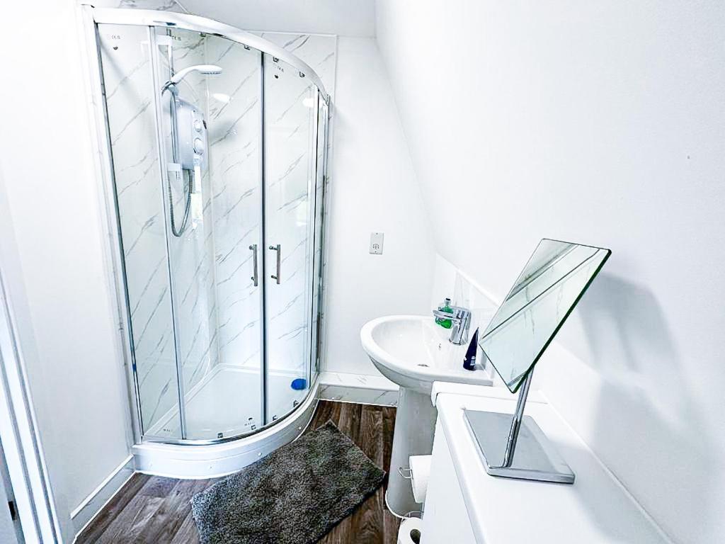 Lovely Studio Apartment Мейдстон Экстерьер фото